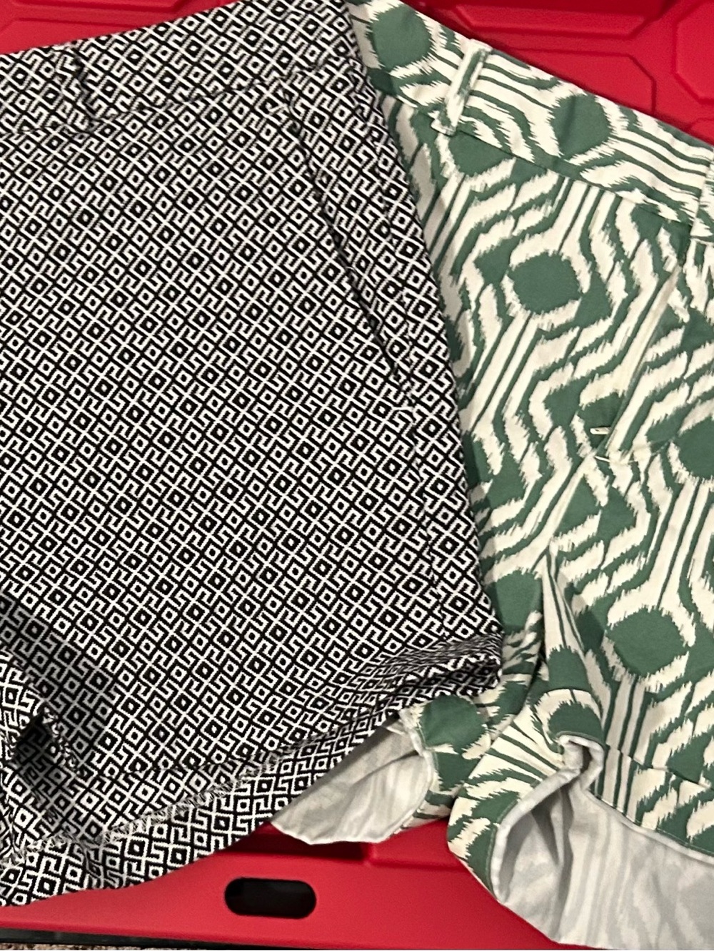 Banana Republic Black Geometric & Green Ikat-Print Women's Shorts